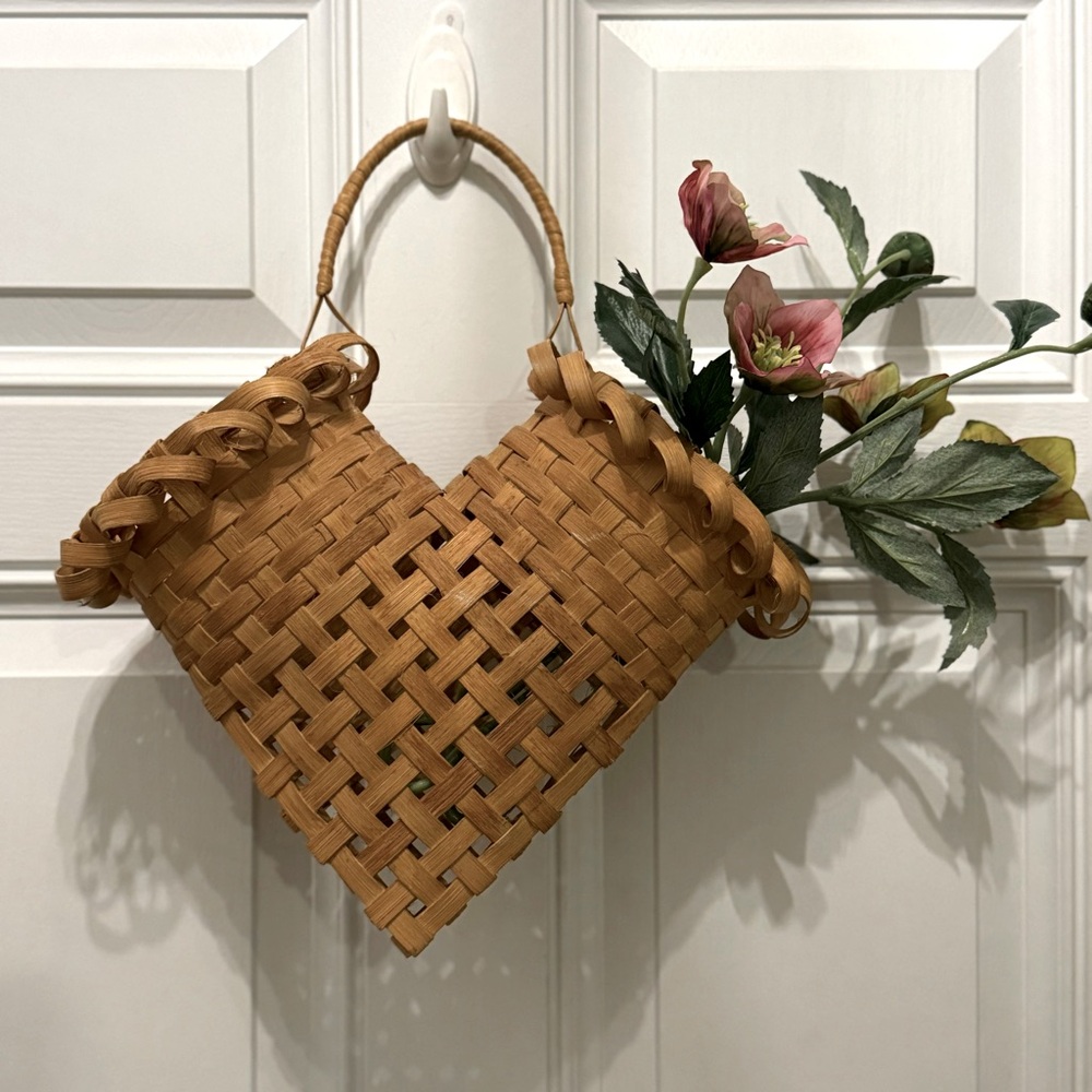 Vintage Rare Wall Hanging Heart Shaped Double Opening Basket 14”x12”